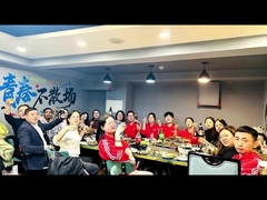 عائلة كبيرة وودية